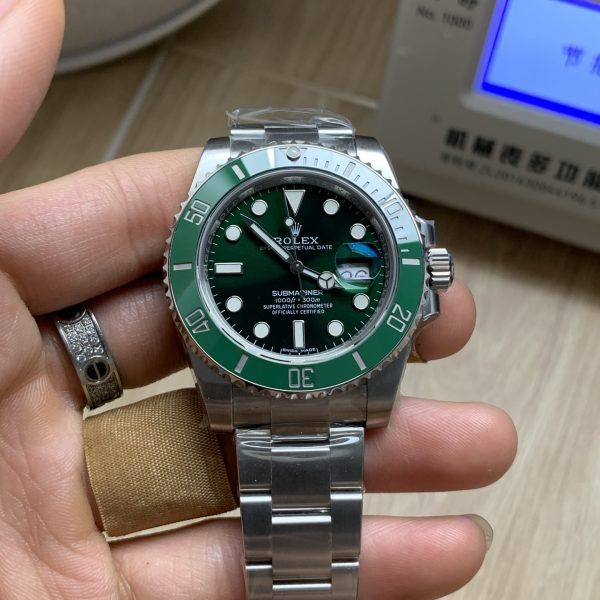 VS Factory Rolex Submariner Date “Hulk” Green 40mm (116610LV) — front product view