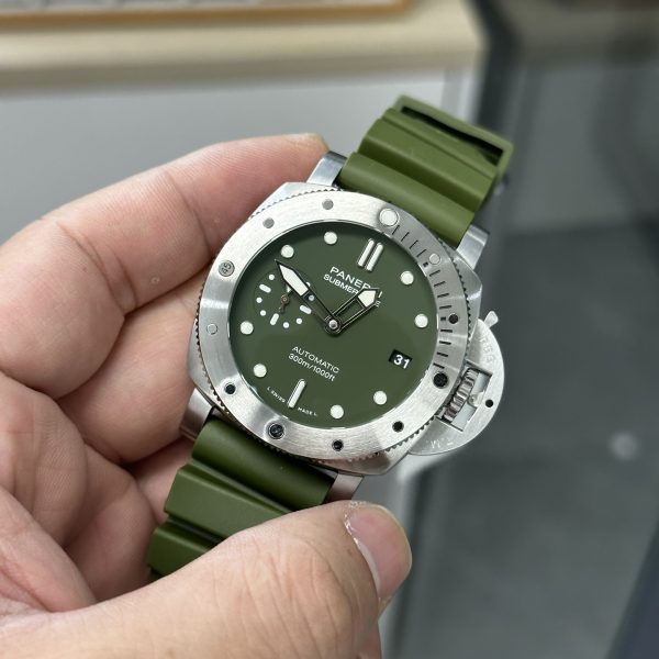 VS Factory Panerai Submersible “Verde Militare” 42mm PAM01055 — detail view 2