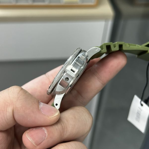 VS Factory Panerai Submersible “Verde Militare” 42mm PAM01055 — detail view 4