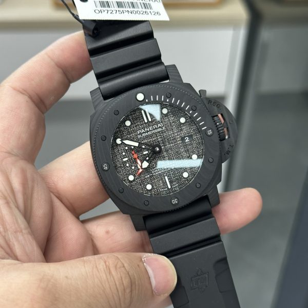 VS Factory Panerai Submersible Luna Rossa Carbotech 47mm PAM01039 – DDP.9010/GMT — detail view 2