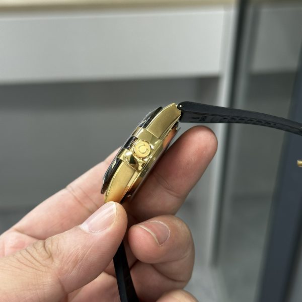 VS Factory Omega Constellation 41mm Yellow Gold Black Ceramic (131.63.41.21.01.001) — detail view 4