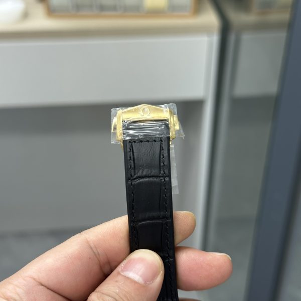 VS Factory Omega Constellation 41mm Yellow Gold Black Ceramic (131.63.41.21.01.001) — detail view 6