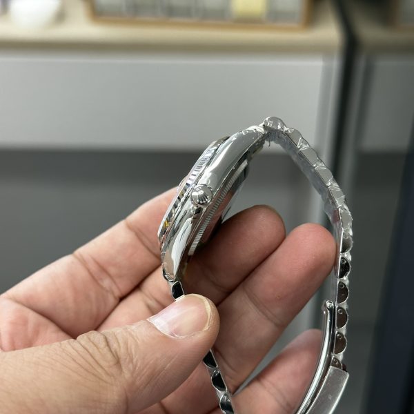 VS Factory Rolex Datejust 36mm Bright Black Dial Fluted Bezel Jubilee Bracelet (126234) — detail view 4