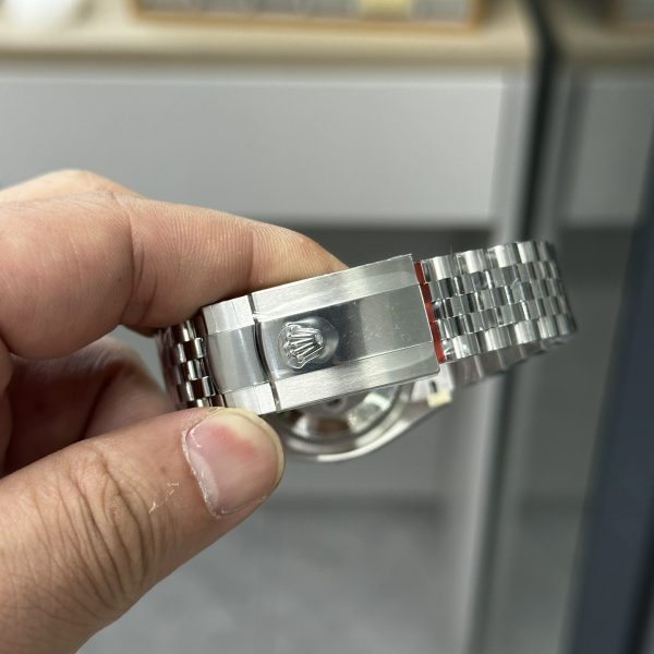 VS Factory Rolex Datejust 36mm Bright Black Dial Fluted Bezel Jubilee Bracelet (126234) — detail view 6