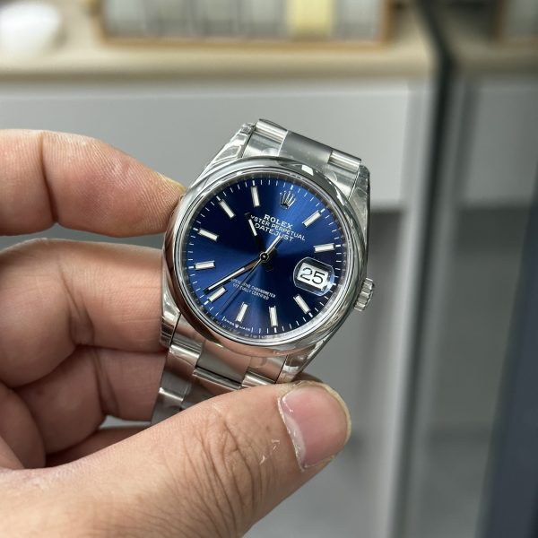 VS Factory Rolex Datejust 36mm Sunburst Blue Dial Smooth Bezel Oyster Bracelet (126200) — detail view 3