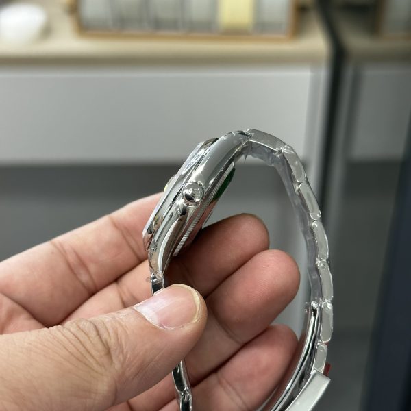 VS Factory Rolex Datejust 36mm Sunburst Blue Dial Smooth Bezel Oyster Bracelet (126200) — detail view 4
