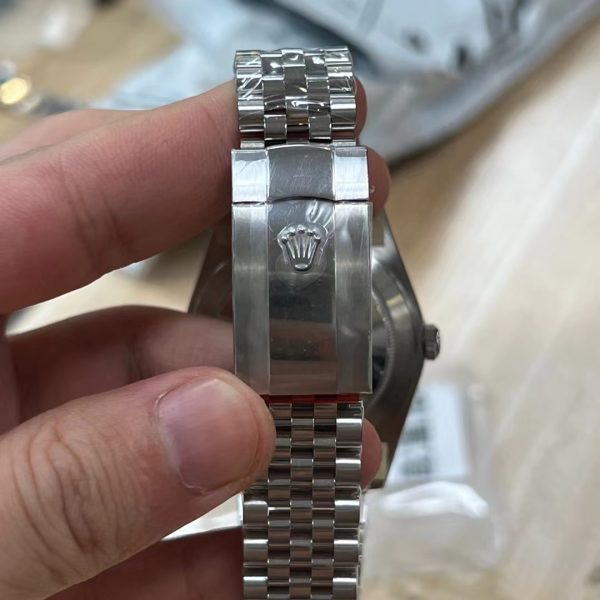 VS Factory Rolex Datejust 41mm Sunburst Slate Grey Dial Fluted Bezel Jubilee Bracelet (126334) — detail view 6