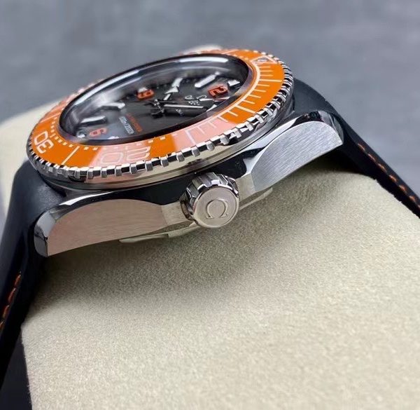 VS Factory Omega Seamaster Ultra Deep 45.5mm Orange Bezel Grey Dial (215.32.46.21.06.001) — detail view 4