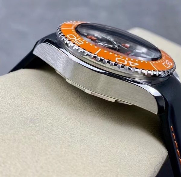 VS Factory Omega Seamaster Ultra Deep 45.5mm Orange Bezel Grey Dial (215.32.46.21.06.001) — detail view 5