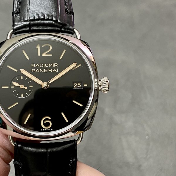 VS Factory Panerai Radiomir Quaranta 40mm Black Dial PAM01294 — detail view 1