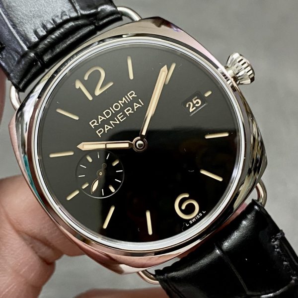 VS Factory Panerai Radiomir Quaranta 40mm Black Dial PAM01294 — detail view 2