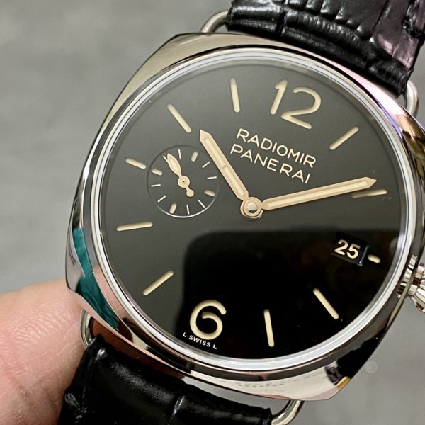 VS Factory Panerai Radiomir Quaranta 40mm Black Dial PAM01294 — detail view 5