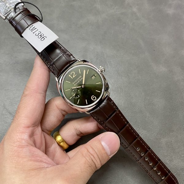 VS Factory Panerai Radiomir Quaranta 40mm PAM01573 — detail view 5