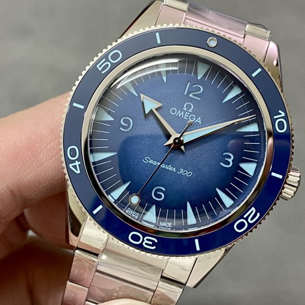 VS Factory Omega Seamaster 300 Heritage 41mm “Summer Blue” 75th Anniversary Edition (234.30.41.21.03.002) — detail view 2