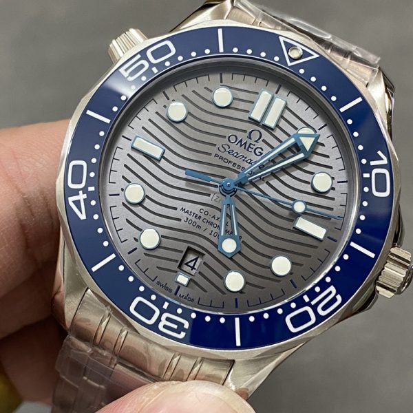 VS Factory Omega Seamaster Diver 300M 42mm Grey Wave Dial Blue Ceramic Bezel Stainless Steel Bracelet… — detail view 2