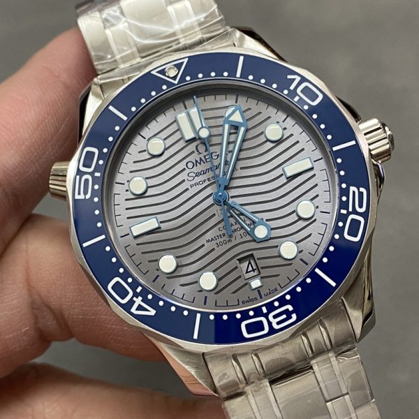VS Factory Omega Seamaster Diver 300M 42mm Grey Wave Dial Blue Ceramic Bezel Stainless Steel Bracelet… — detail view 3