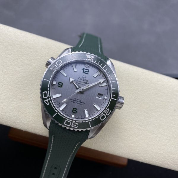 VS Factory Omega Seamaster Planet Ocean 600M 43.5mm Grey Dial Green Ceramic Bezel Green Rubber Strap… — detail view 4