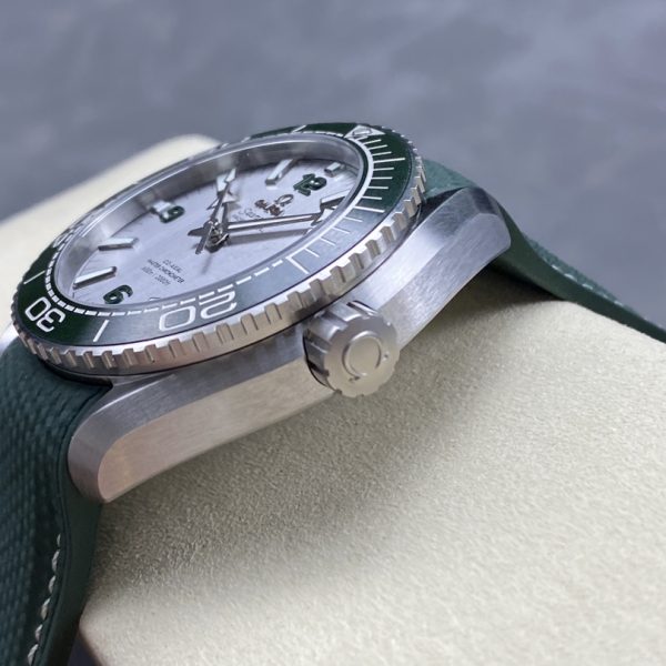 VS Factory Omega Seamaster Planet Ocean 600M 43.5mm Grey Dial Green Ceramic Bezel Green Rubber Strap… — detail view 5