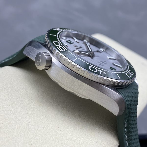 VS Factory Omega Seamaster Planet Ocean 600M 43.5mm Grey Dial Green Ceramic Bezel Green Rubber Strap… — detail view 6