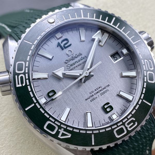 VS Factory Omega Seamaster Planet Ocean 600M 43.5mm Grey Dial Green Ceramic Bezel Green Rubber Strap… — detail view 3