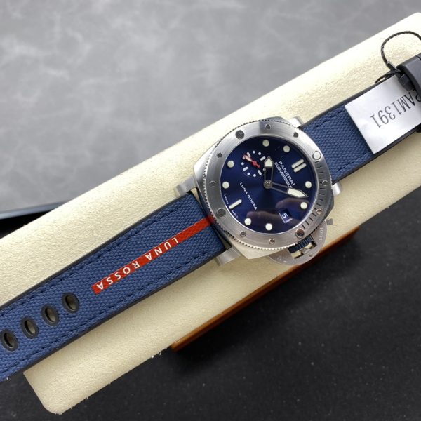 VS Factory Panerai Submersible QuarantaQuattro Luna Rossa 44mm PAM01391 — detail view 5