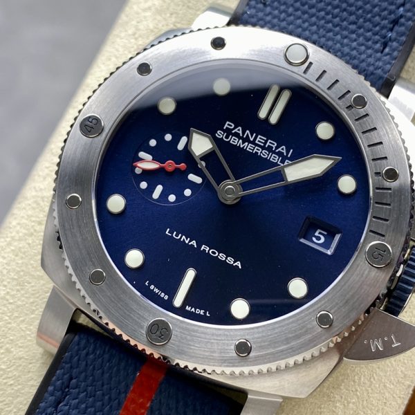 VS Factory Panerai Submersible QuarantaQuattro Luna Rossa 44mm PAM01391 — detail view 2