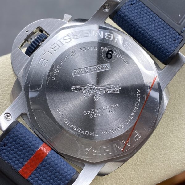 VS Factory Panerai Submersible QuarantaQuattro Luna Rossa 44mm PAM01391 — detail view 8