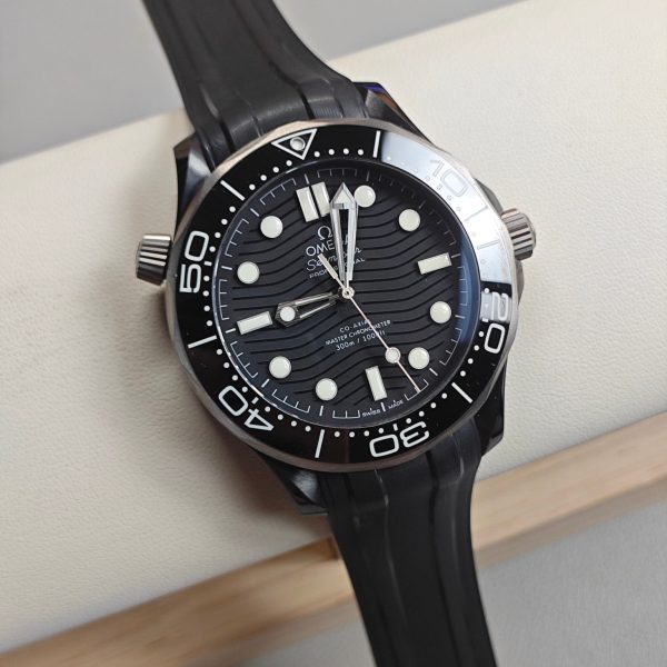 VS Factory Omega Seamaster Diver 300M 43.5mm Black Ceramic & Titanium (210.92.44.20.01.001) — detail view 2