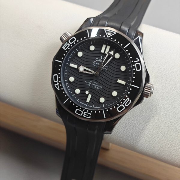 VS Factory Omega Seamaster Diver 300M 43.5mm Black Ceramic & Titanium (210.92.44.20.01.001) — detail view 3