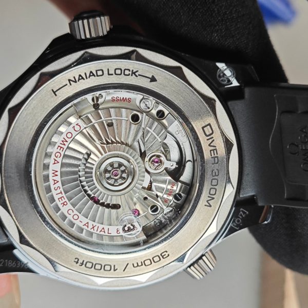 VS Factory Omega Seamaster Diver 300M 43.5mm Black Ceramic & Titanium (210.92.44.20.01.001) — detail view 5