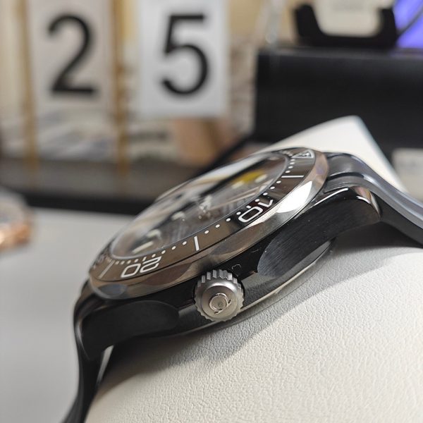 VS Factory Omega Seamaster Diver 300M 43.5mm Black Ceramic & Titanium (210.92.44.20.01.001) — detail view 6