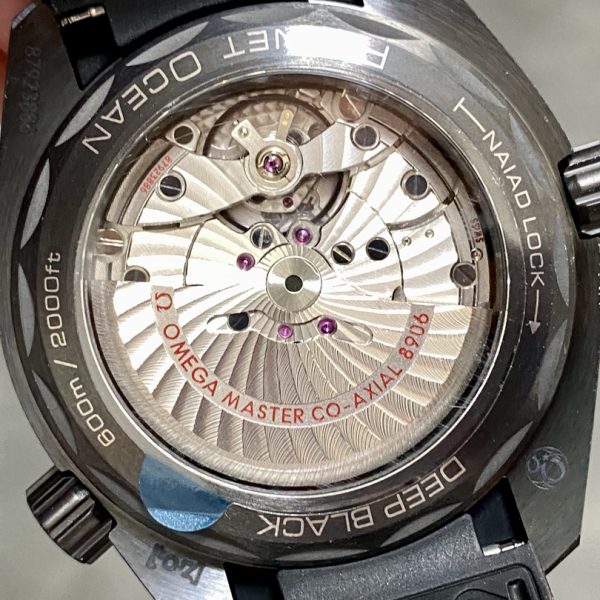 VS Factory Omega Seamaster Planet Ocean 600M GMT “Deep Black” Blue Ceramic (215.92.46.22.01.002) — detail view 6