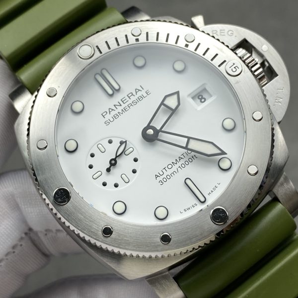 VS Factory Panerai Submersible QuarantaQuattro Bianco 44mm PAM01226 — detail view 2