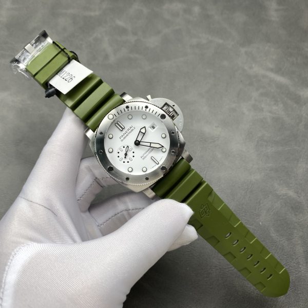 VS Factory Panerai Submersible QuarantaQuattro Bianco 44mm PAM01226 — detail view 5
