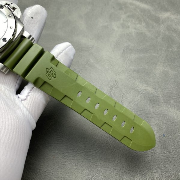 VS Factory Panerai Submersible QuarantaQuattro Bianco 44mm PAM01226 — detail view 7