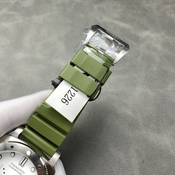 VS Factory Panerai Submersible QuarantaQuattro Bianco 44mm PAM01226 — detail view 8