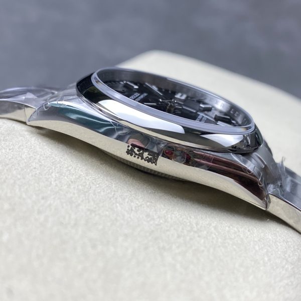 VS Factory Rolex Oyster Perpetual 36mm Bright Black Dial Smooth Bezel Oyster Bracelet (126000) — detail view 5