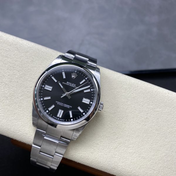 VS Factory Rolex Oyster Perpetual 41mm Bright Black Dial Smooth Bezel Oyster Bracelet (124300) — detail view 6