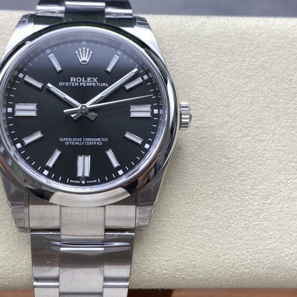 VS Factory Rolex Oyster Perpetual 41mm Bright Black Dial Smooth Bezel Oyster Bracelet (124300) — detail view 1