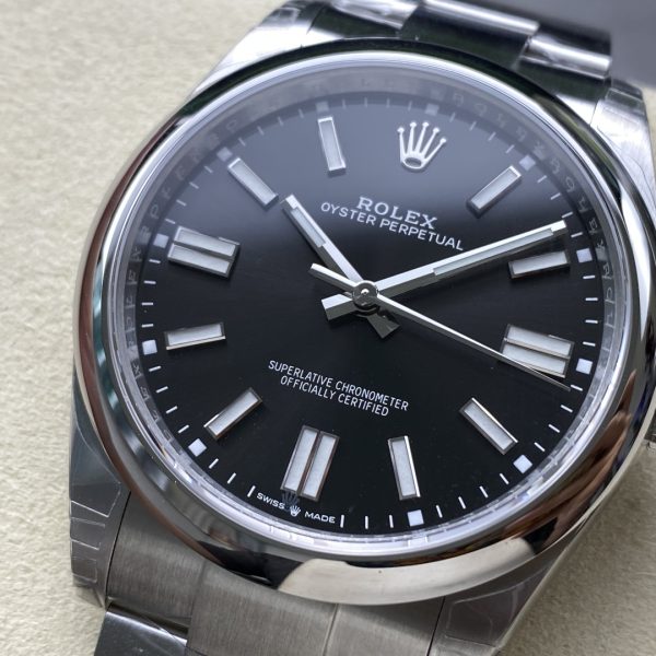 VS Factory Rolex Oyster Perpetual 41mm Bright Black Dial Smooth Bezel Oyster Bracelet (124300) — detail view 2