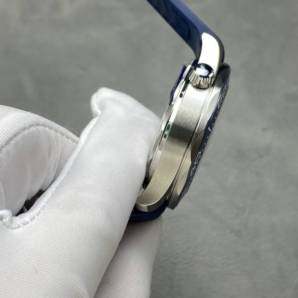 VS Factory Omega Seamaster Diver 300M 42mm Blue Wave Dial Blue Ceramic Bezel Blue Rubber Strap… — detail view 5