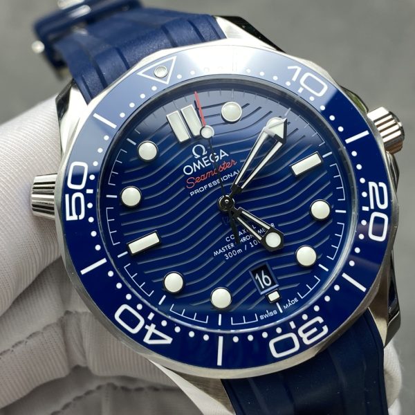 VS Factory Omega Seamaster Diver 300M 42mm Blue Wave Dial Blue Ceramic Bezel Blue Rubber Strap… — detail view 3