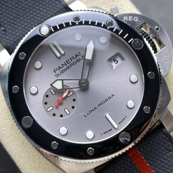 VS Factory Panerai Submersible QuarantaQuattro Luna Rossa 44mm PAM01681 — detail view 2
