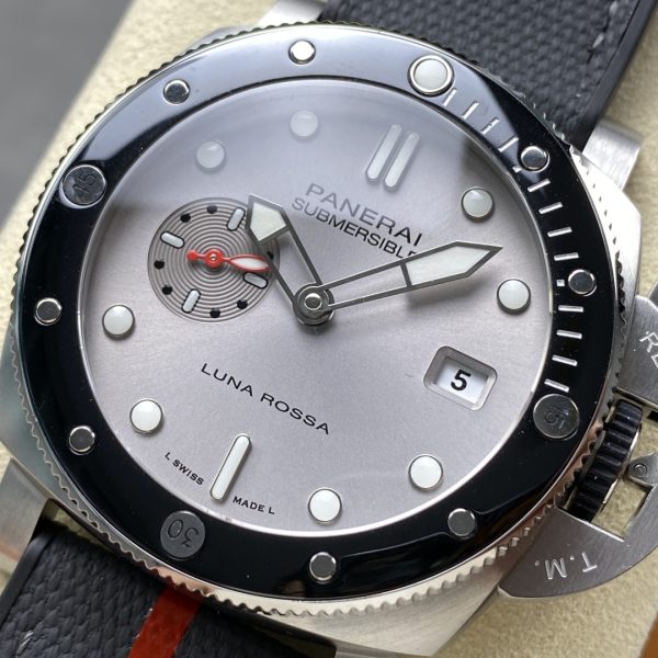 VS Factory Panerai Submersible QuarantaQuattro Luna Rossa 44mm PAM01681 — detail view 3
