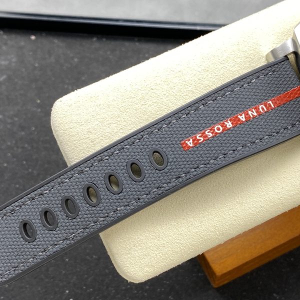 VS Factory Panerai Submersible QuarantaQuattro Luna Rossa 44mm PAM01681 — detail view 6