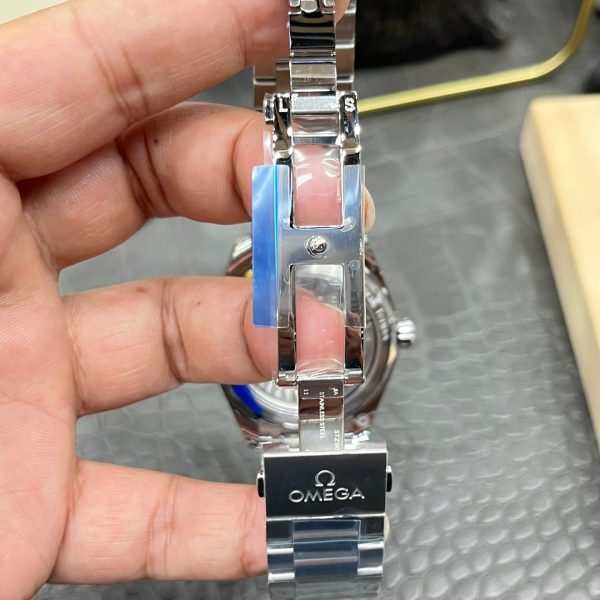 VS Factory Omega Seamaster Aqua Terra 150M 41mm Black Lacquer Dial (220.10.41.21.01.002) — detail view 7