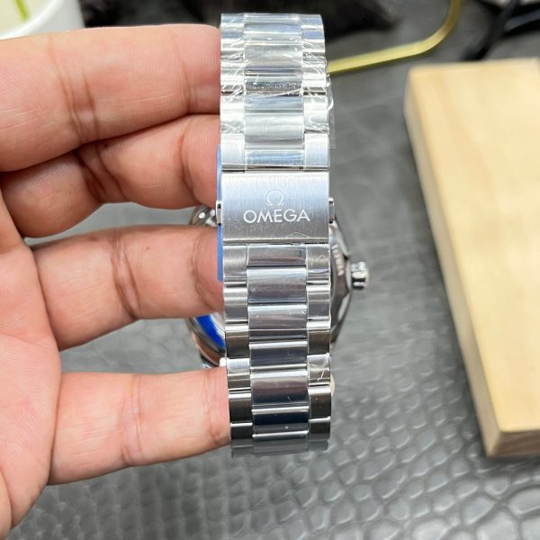 VS Factory Omega Seamaster Aqua Terra 150M 41mm Black Lacquer Dial (220.10.41.21.01.002) — detail view 9
