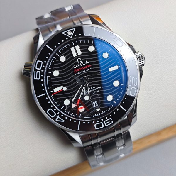 VS Factory Omega Seamaster Diver 300M 42mm Black Wave Dial Black Ceramic Bezel Stainless Steel Bracelet… — detail view 3