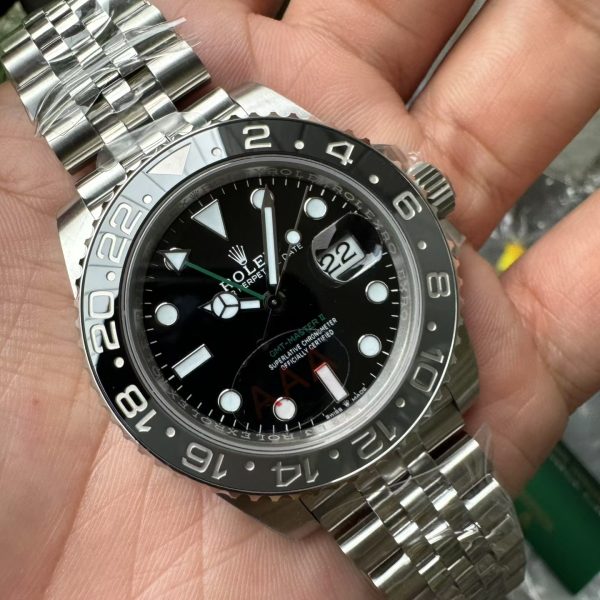 VS Factory Rolex GMT-Master II “Bruce Wayne”Black/Grey Ceramic Bezel Jubilee Bracelet (126710grnr) — detail view 2