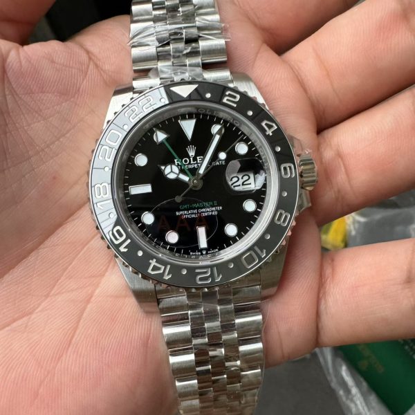 VS Factory Rolex GMT-Master II “Bruce Wayne”Black/Grey Ceramic Bezel Jubilee Bracelet (126710grnr) — detail view 1